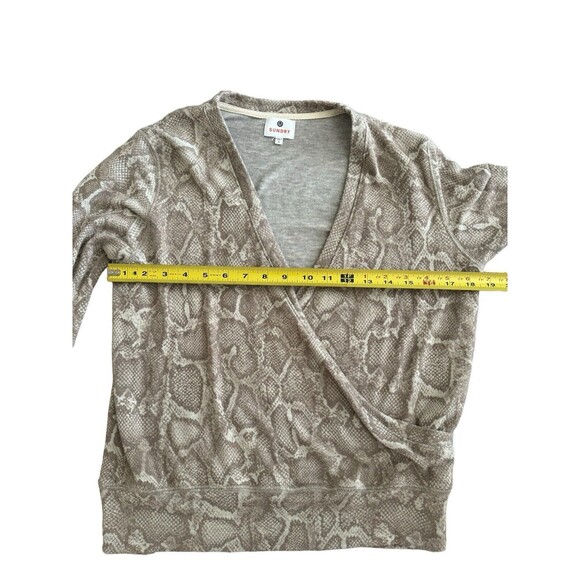 Sundry Women's Snake Print Wrap Sweater in Sand Size 1/Small - Picture 3 of 6